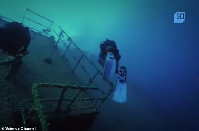 Wrack eines Kohleschiffs, das vor fast 100 Jahren im Bermudadreieck verschwand ...