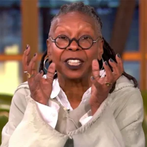 Whoopi Goldberg di “The View” avverte: gli uomini che dicono alle donne: “Il tuo corpo, la mia scelta”, non la faranno franca con “i denti intatti”.