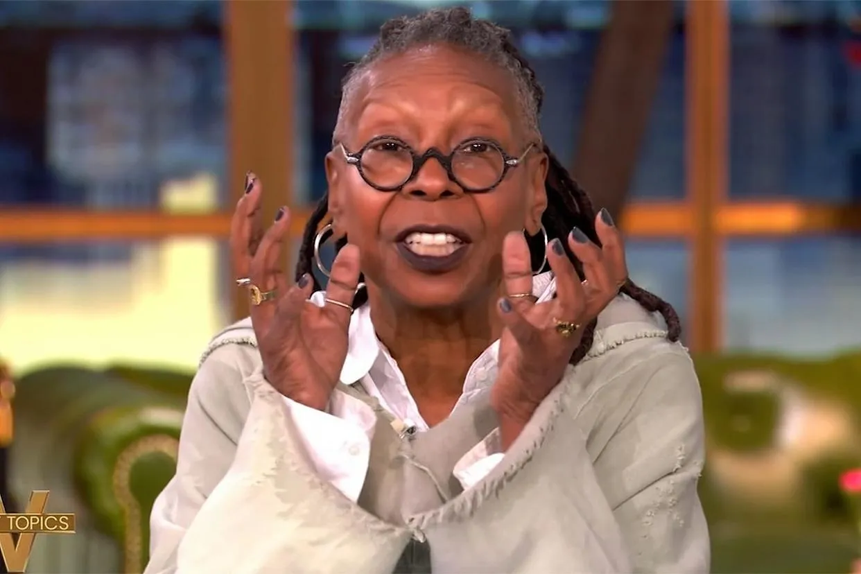 Whoopi Goldberg di “The View” avverte: gli uomini che dicono alle donne: “Il tuo corpo, la mia scelta”, non la faranno franca con “i denti intatti”.